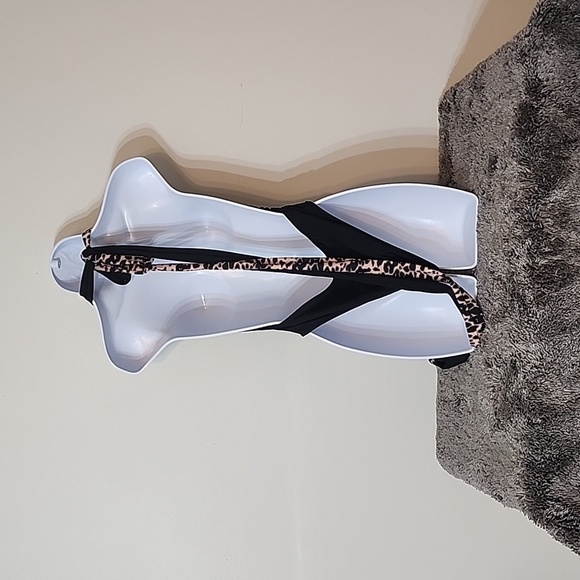 Cheetah and black sexy plunge line one piece swimsuit new - Picture 2 of 4